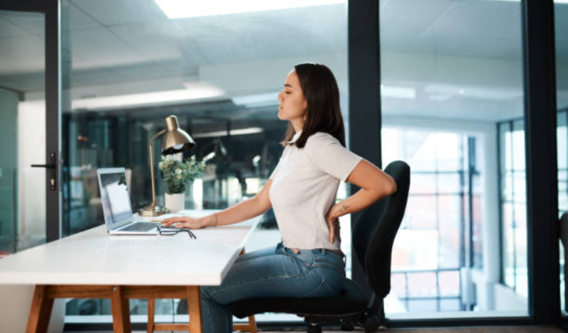 Une Bonne Posture au Travail Améliore Votre Santé et Votre Productivité