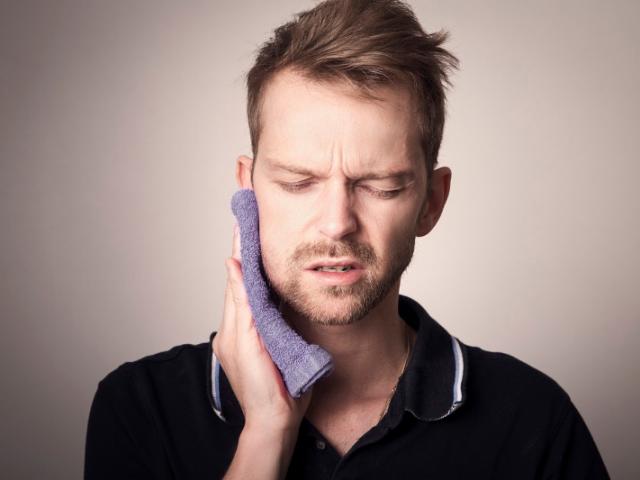 COMMENT L’OSTEOPATHE PEUT SOULAGER VOS DOULEURS OU BLOQUAGES DE MACHOIRE ?